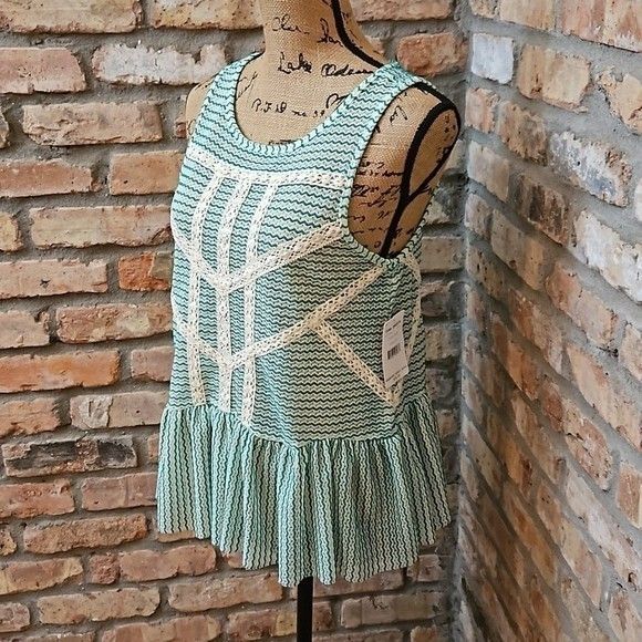 NWT Free People Ivory & Green lace peplum back cut out top size XS - Picture 5 of 11